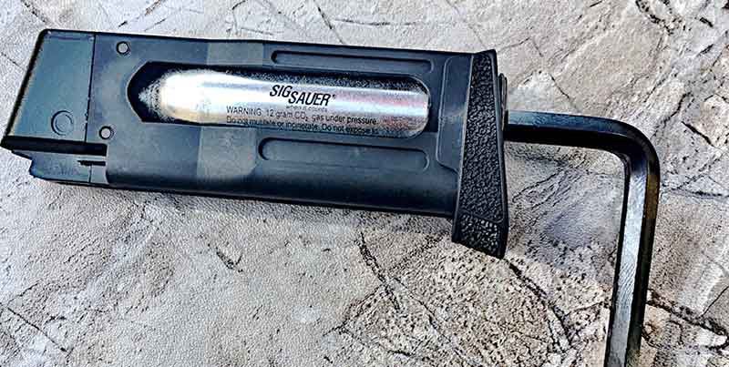 Jaktpatron med Co2-gascylindrar 12 gram metallstål